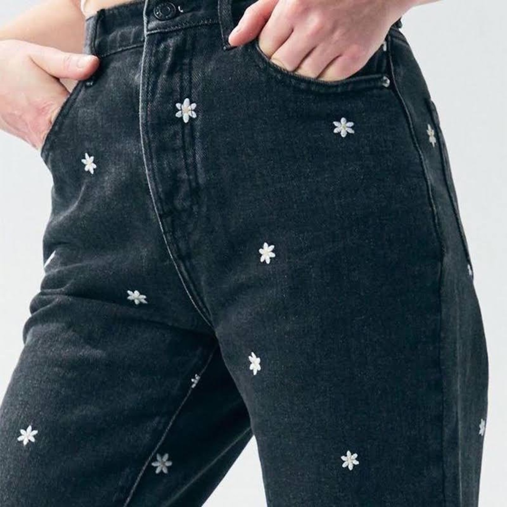 PacSun Highrise Straight Embroidered Daisy Floral Jeans